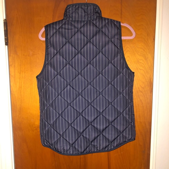 NWT Women’s Striped Navy Outdoor Vest - Picture 3 of 4